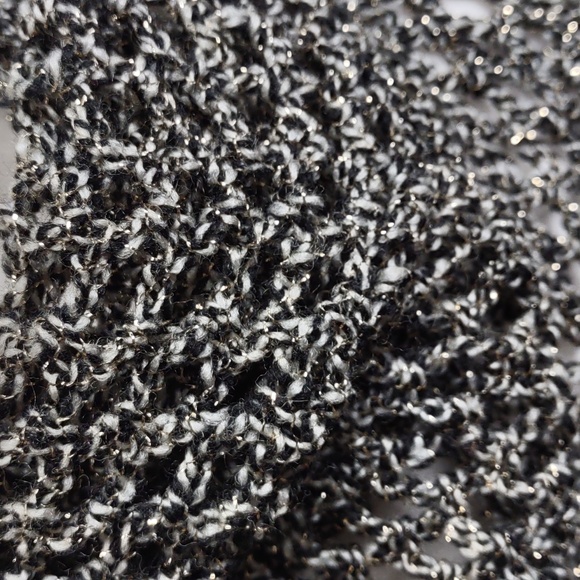 Triangle Fringed Scarf/Shawl - Picture 3 of 3